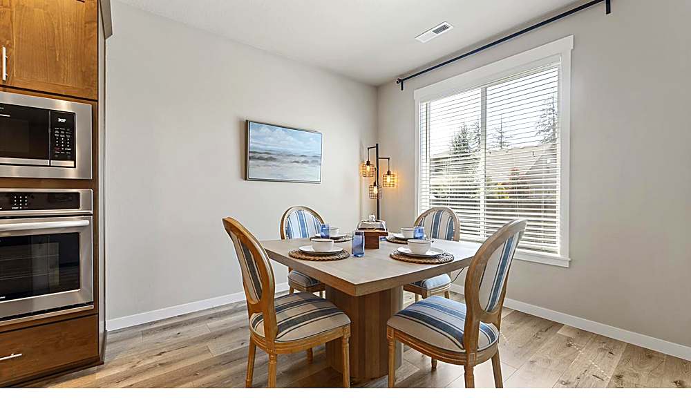 Dining area adjacent to the kitchen